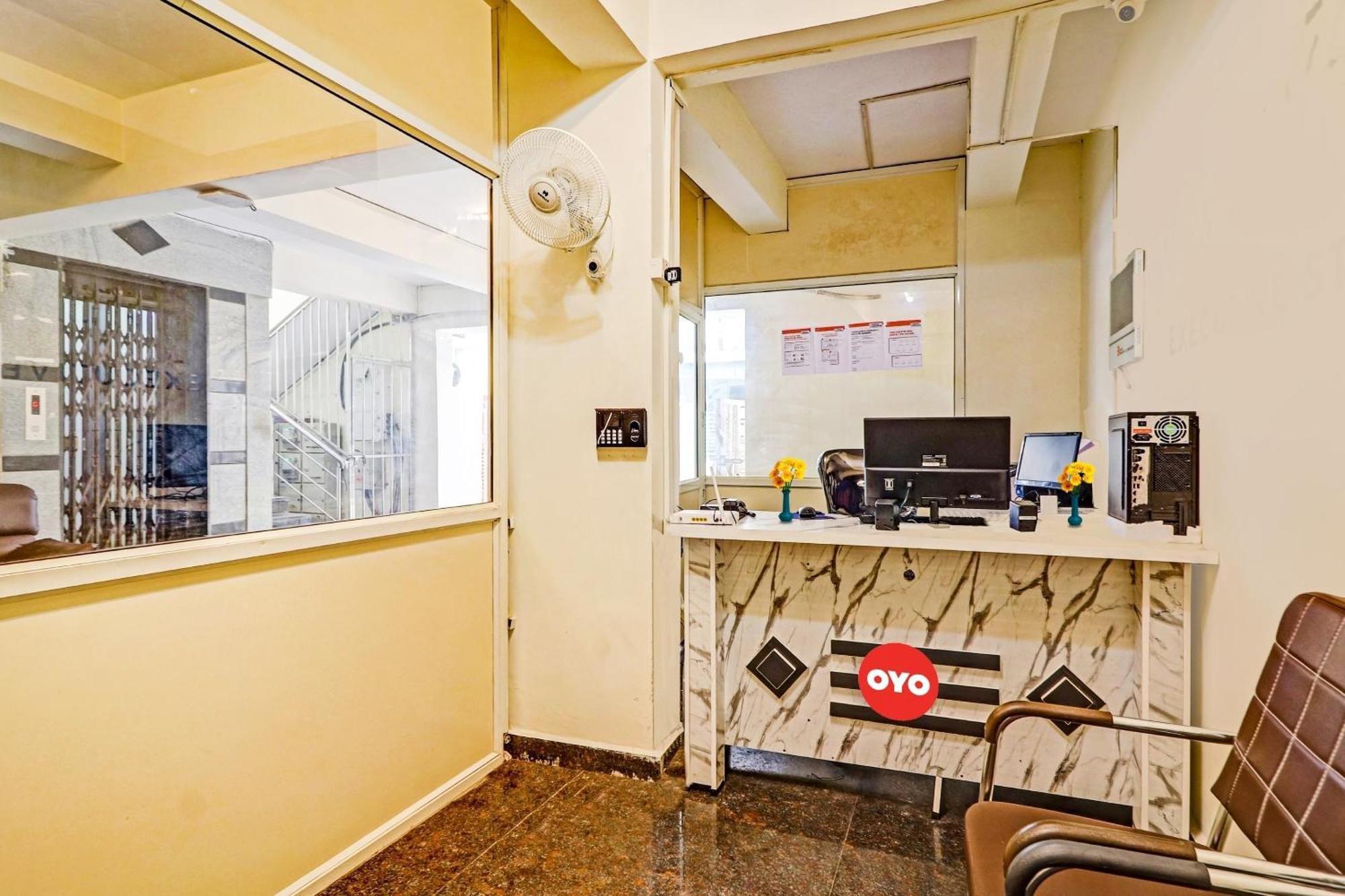 Oyo Happy Stay Hotels Hyderabad Exterior photo